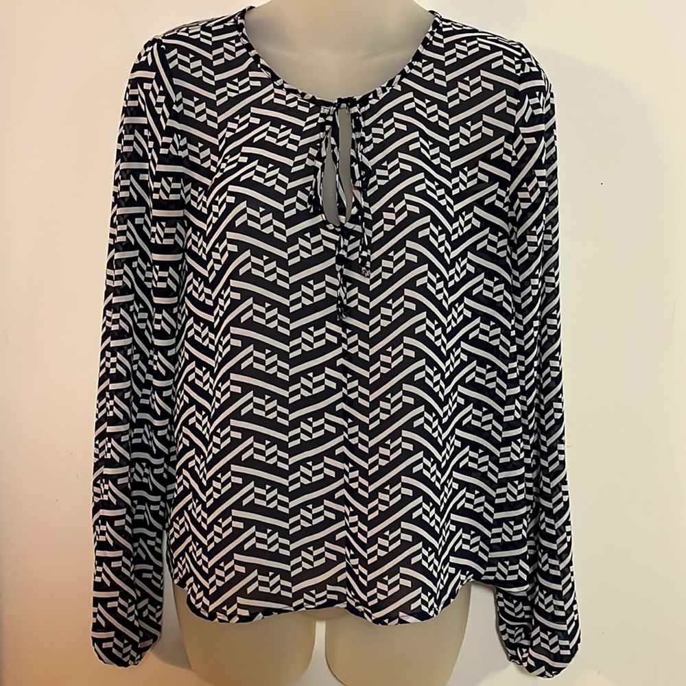 Eyeshadow Navy & White Geometric Chevron Tie-Neck Long Sleeve Blouse
